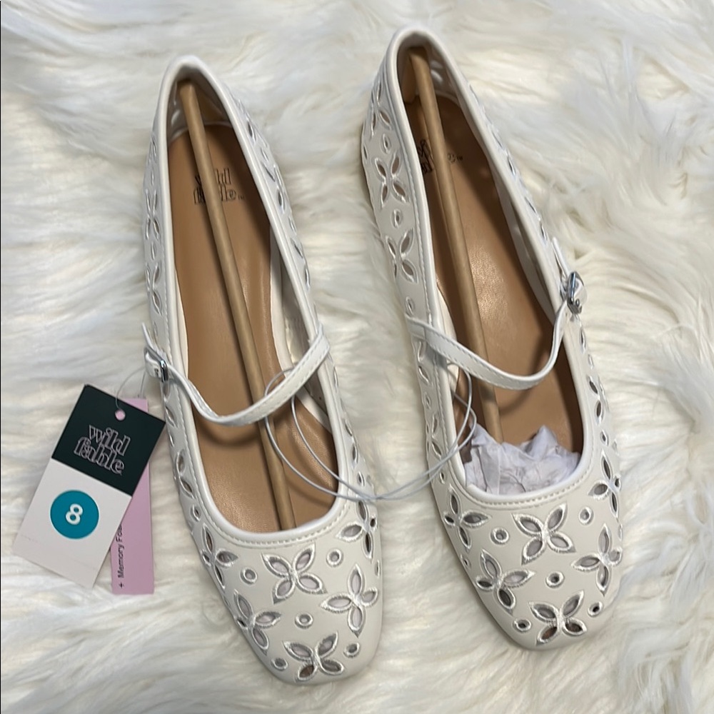 NIB Wild Fable Cream Floral Cutout Flats